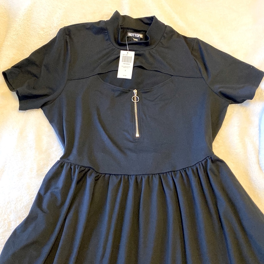 HOT TOPIC black peep hole with oring and zipper opening. Plus size skater dress.